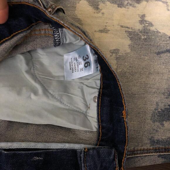 Men's MNML Distressed Acid Wash Denim Jeans - Picture 4 of 6